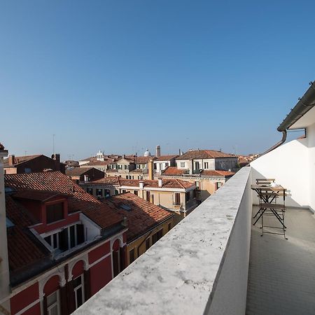 Savoia & Jolanda Apartments 2 Венеция Екстериор снимка