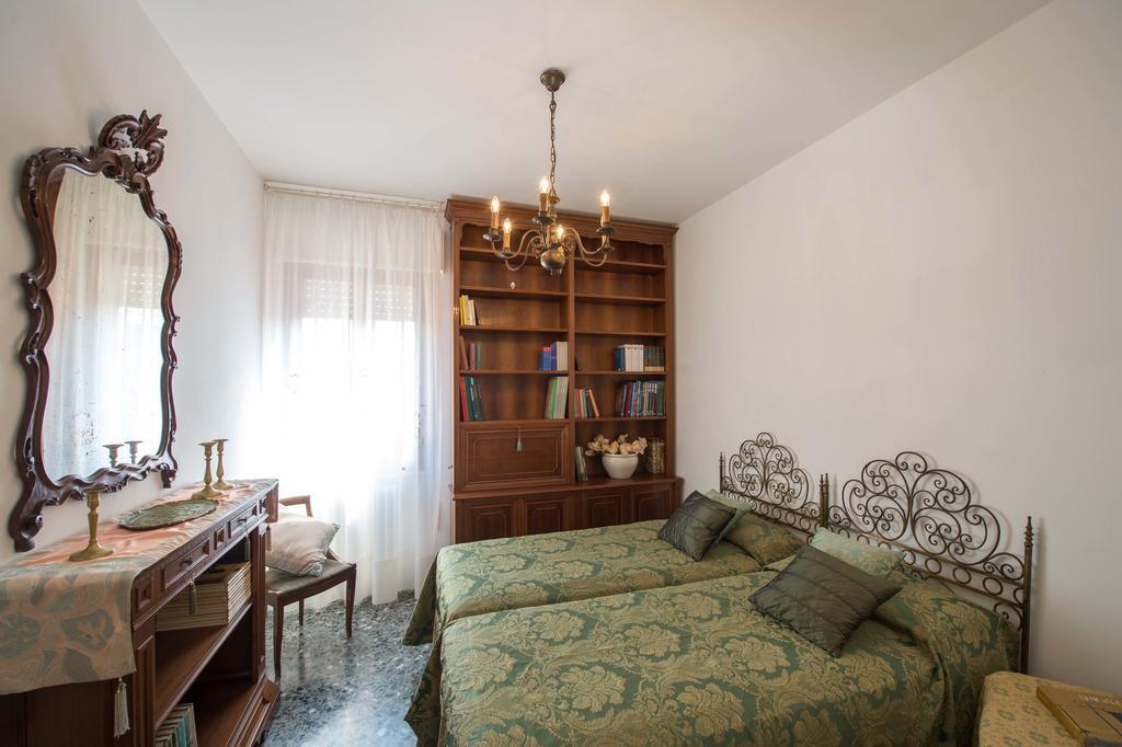 Savoia & Jolanda Apartments 2 Венеция Стая снимка