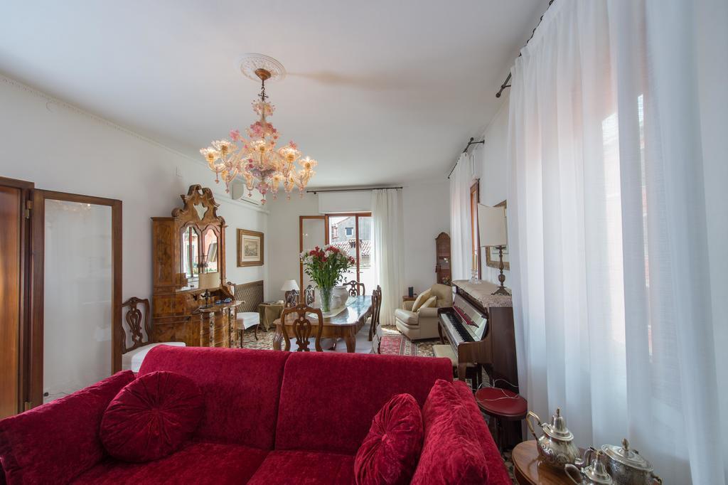 Savoia & Jolanda Apartments 2 Венеция Екстериор снимка
