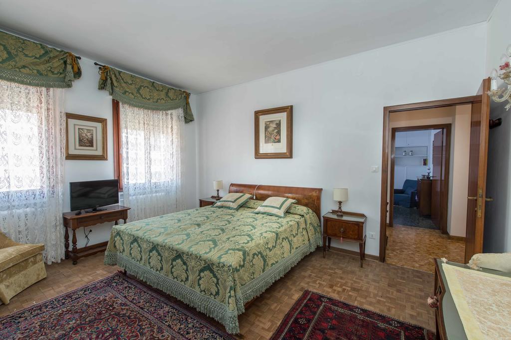 Savoia & Jolanda Apartments 2 Венеция Екстериор снимка