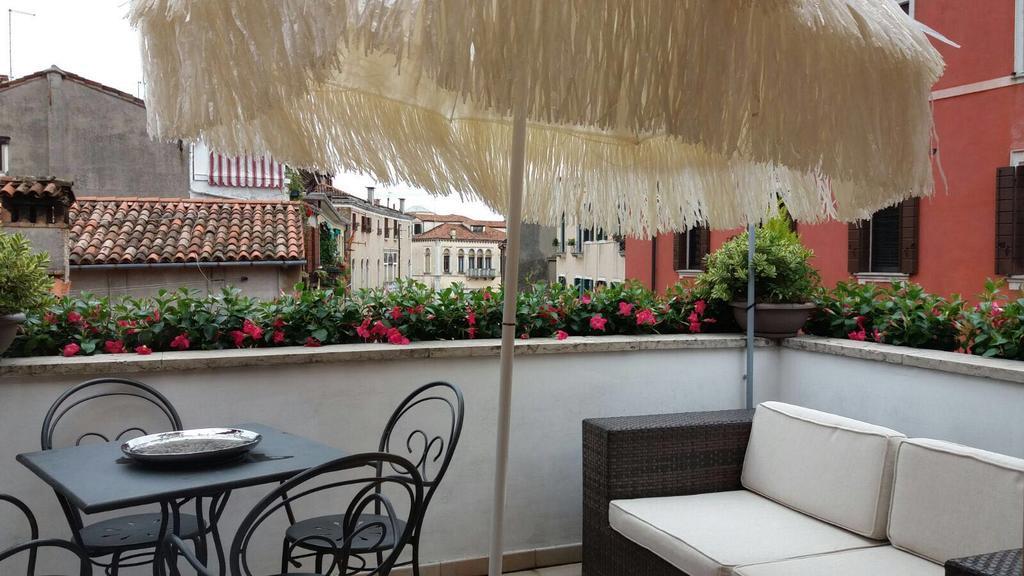 Savoia & Jolanda Apartments 2 Венеция Екстериор снимка