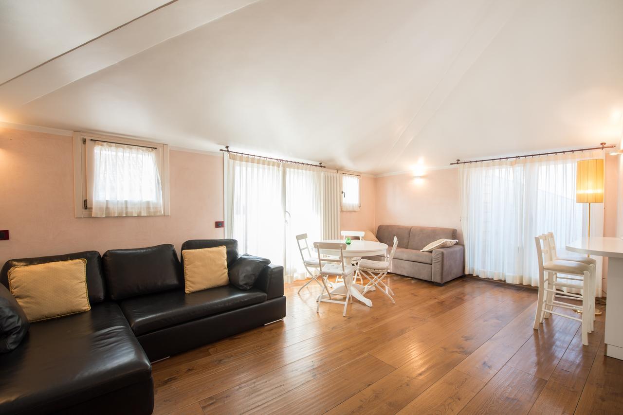 Savoia & Jolanda Apartments 2 Венеция Екстериор снимка